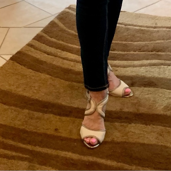 LN ❤️DARLING 4” HEELS PURCHASED AT NORDSTROMS. LIKE NEW. BEAUTIFUL NEUTRAL COLOR - Picture 6 of 9